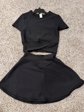 Girls Black Short Sleeve Crop Top & Skirt Set 7/8 fits like a 6X